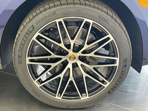 New 2025 Porsche Macan AWD/4WD image 14