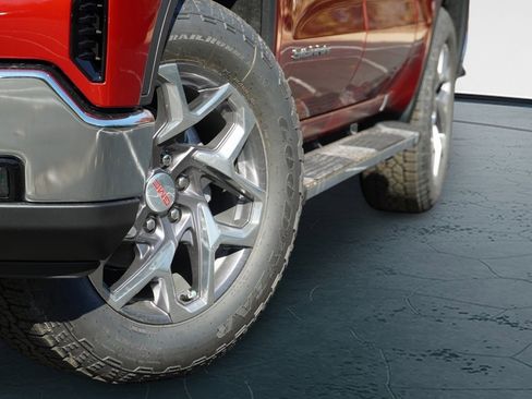 New 2026 GMC Sierra 1500 SLT image 3