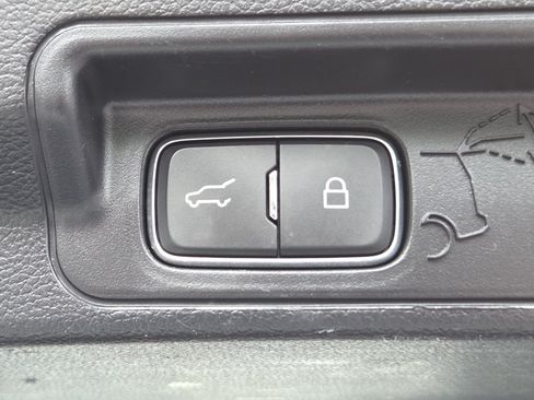 Used 2021 Ford Explorer XLT AWD/4WD image 23