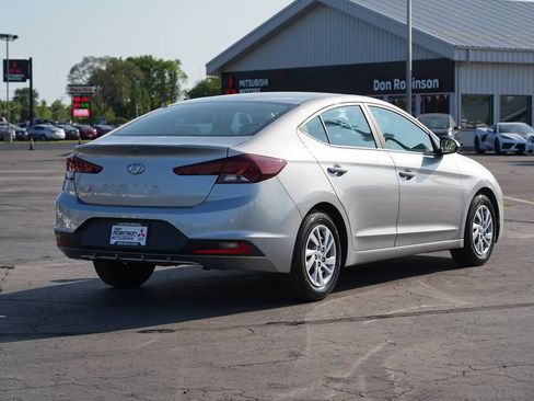 Used 2020 Hyundai Elantra SE FWD image 3