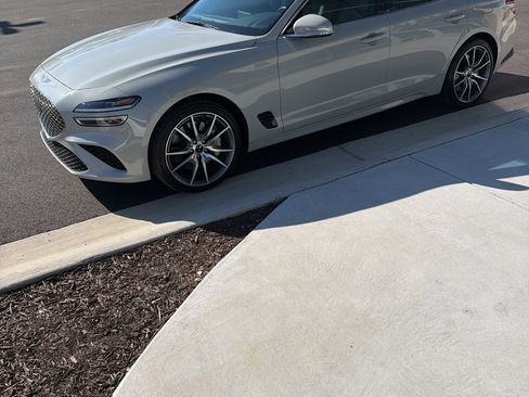 Used 2024 Genesis G70 2.5T image 1