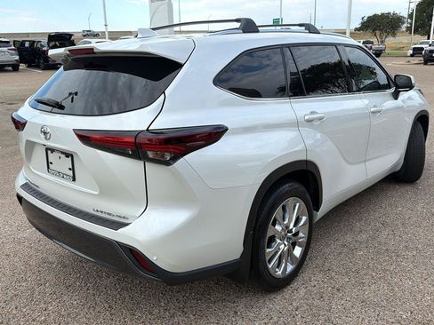 Certified 2024 Toyota Highlander Limited AWD/4WD image 3