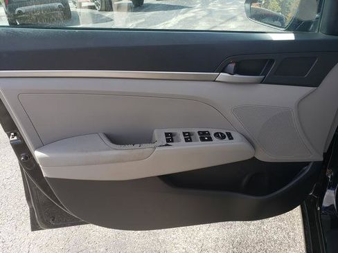 Used 2017 Hyundai Elantra SE image 10