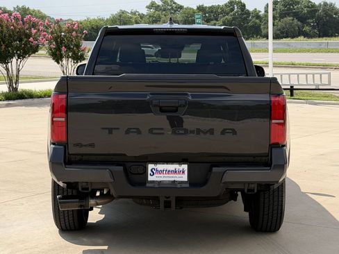 Used 2025 Toyota Tacoma SR5 AWD/4WD image 5