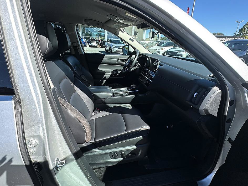 Certified 2025 Nissan Pathfinder SL FWD image 24