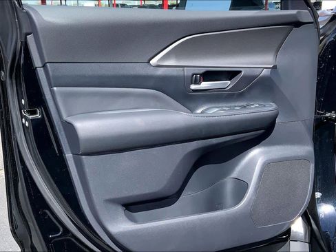 New 2026 Toyota Grand Highlander XLE image 10