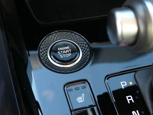 Certified 2025 Kia Niro EX image 19