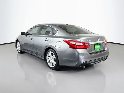 Used 2017 Nissan Altima 3.5 SL FWD image 7