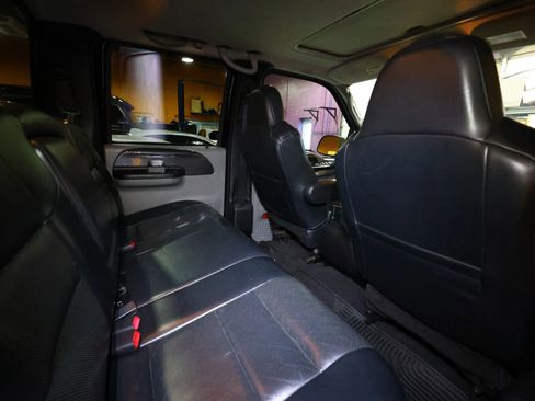 Used 2003 Ford F350 XLT image 41