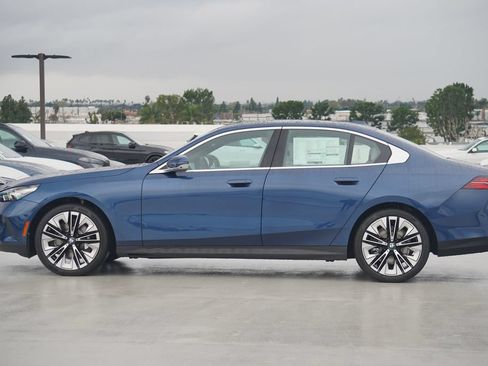 Used 2026 BMW 530i RWD image 4