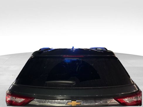 Used 2021 Chevrolet Traverse LT image 10