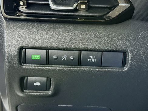 Certified 2025 Nissan Sentra SV w/ Lighting Package image 19