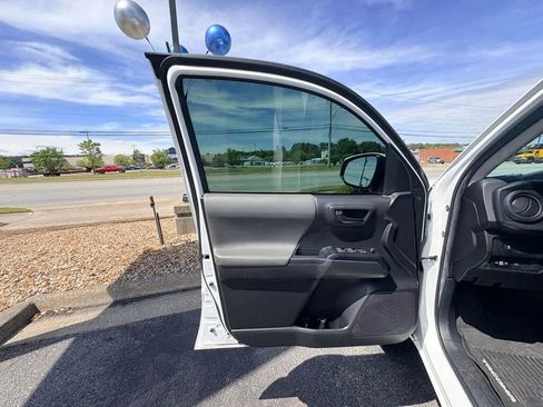 Used 2023 Toyota Tacoma SR AWD/4WD image 27