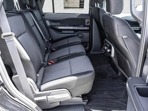 Used 2018 Ford Expedition XLT AWD/4WD image 24