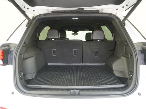 Used 2022 Chevrolet Equinox RS w/ RS Leather Package FWD image 37