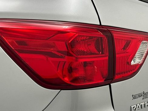 Used 2019 Nissan Pathfinder SV w/ SV Tech Package AWD/4WD image 21