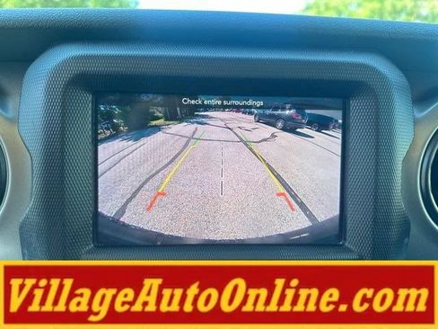 Used 2019 Jeep Wrangler Unlimited Sport w/ Technology Group AWD/4WD image 18