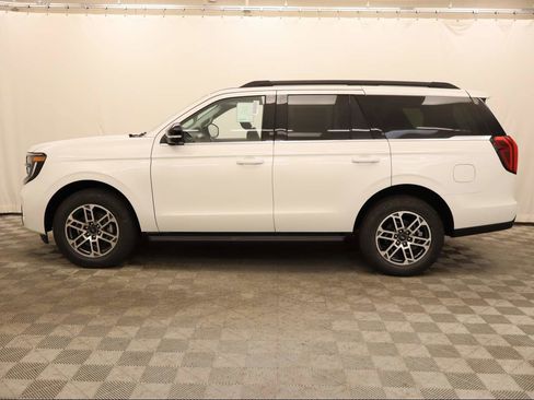 New 2026 Ford Expedition Active image 2