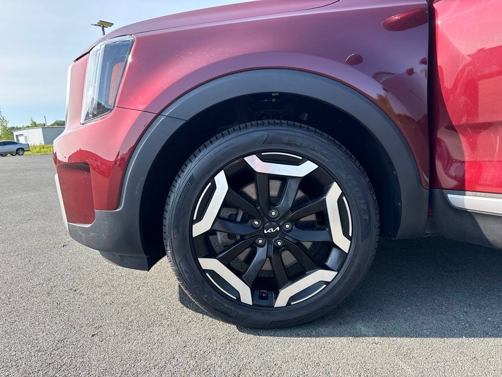Used 2023 Kia Telluride EX w/ EX Captain's Chair Package AWD/4WD image 42