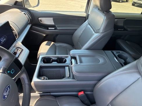Used 2025 Ford Expedition Active AWD/4WD image 26