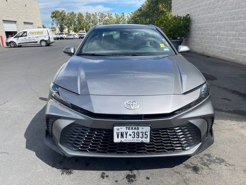 Used 2025 Toyota Camry SE FWD image 2