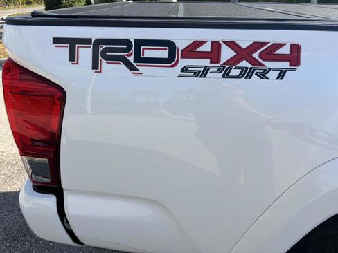 Used 2017 Toyota Tacoma TRD Off-Road image 45