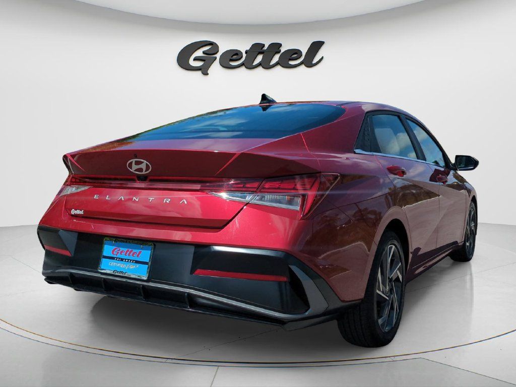 Certified 2024 Hyundai Elantra SEL w/ Convenience Package FWD image 5