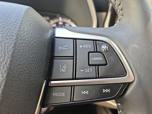 Used 2025 Toyota Highlander XLE FWD image 29