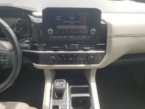 Used 2024 Nissan Pathfinder SV FWD image 10