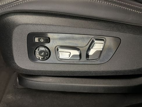 Used 2025 BMW X5 xDrive50e AWD/4WD image 13