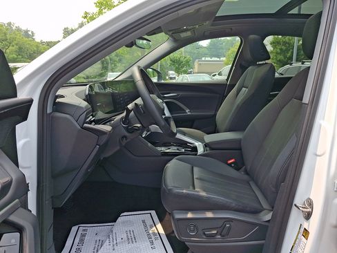 Certified 2025 Audi Q5 Premium w/ Convenience Package AWD/4WD image 13