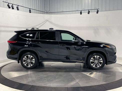 Used 2023 Toyota Highlander XLE image 10