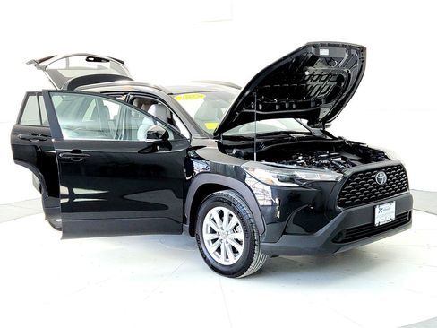 Used 2023 Toyota Corolla Cross LE image 12