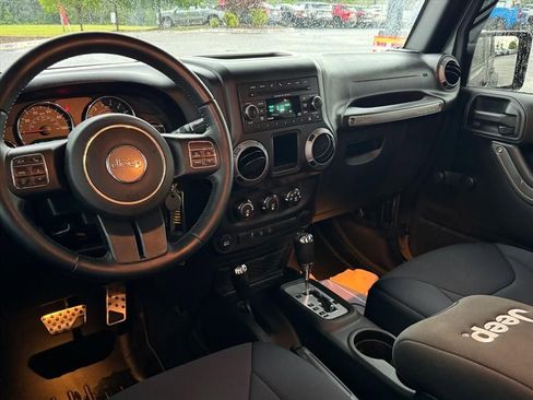 Used 2017 Jeep Wrangler Unlimited Sport w/ Connectivity Group AWD/4WD image 12