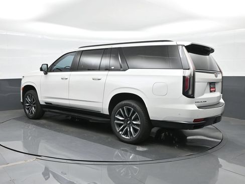 Used 2021 Cadillac Escalade ESV Sport RWD image 3