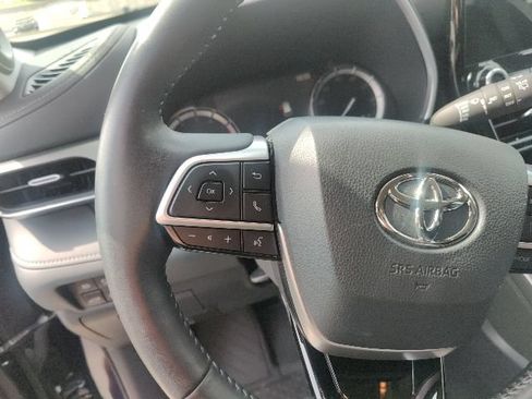 Used 2022 Toyota Highlander Limited AWD/4WD image 24