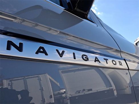 New 2025 Lincoln Navigator Reserve image 11