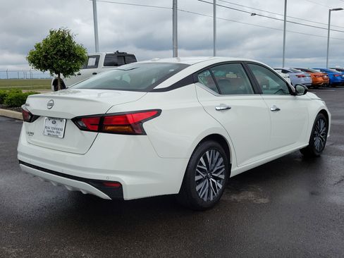 Used 2025 Nissan Altima 2.5 SV FWD image 4