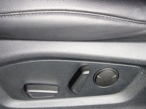 Used 2021 Ford Explorer XLT w/ Equipment Group 202A image 22