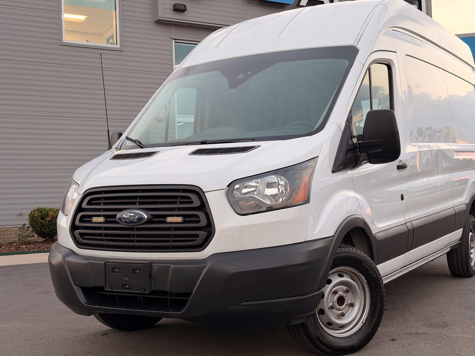 Used 2018 Ford Transit 350 148 High Roof RWD image 2
