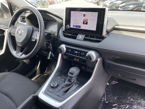 Used 2023 Toyota RAV4 LE AWD/4WD image 12