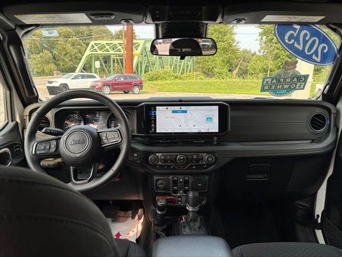 Certified 2025 Jeep Wrangler Unlimited Rubicon 4xe w/ Convenience Group AWD/4WD image 6