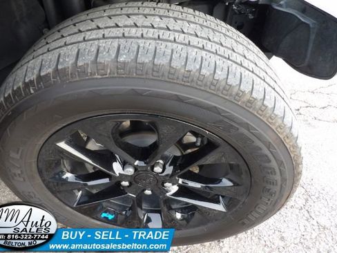 Used 2023 Jeep Wrangler Sahara w/ Cold Weather Group image 13