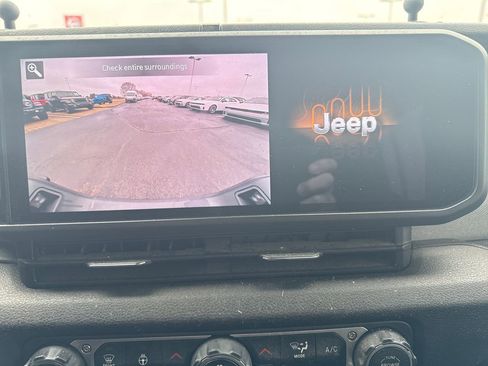 Used 2024 Jeep Gladiator Sport image 20