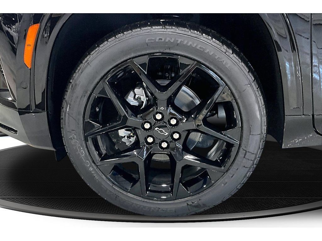 New 2026 Chevrolet Traverse RS w/ LPO, Floor Liner Package FWD image 13