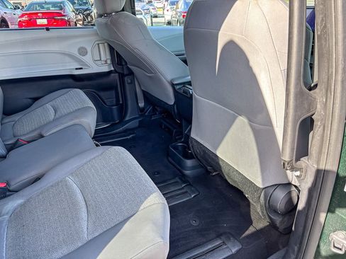 Certified 2025 Toyota Sienna LE image 43