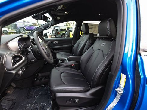 New 2026 Chrysler Pacifica Select w/ S Appearance Package image 22