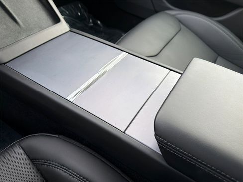 Used 2024 Tesla Model 3 Standard Range image 28