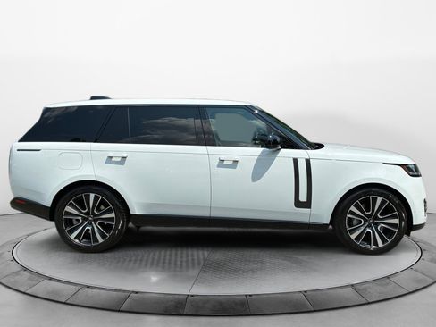 Used 2025 Land Rover Range Rover Long Wheelbase SE AWD/4WD image 8