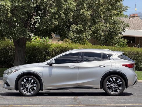 Used 2018 INFINITI QX30 FWD image 8